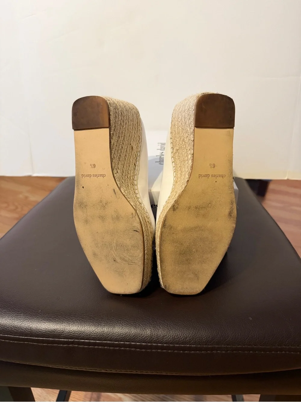 Charles David toe adds textured